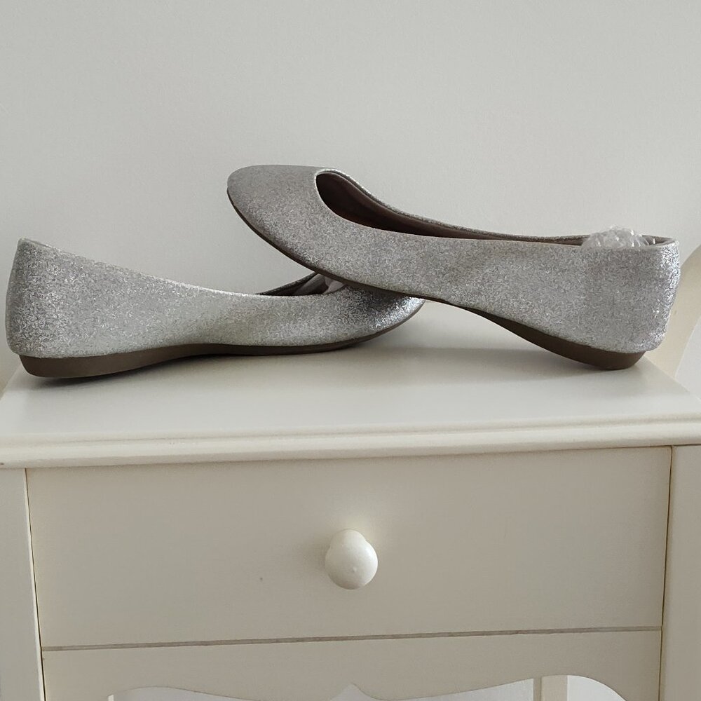 American Eagle silver glitter ballet flats, excellent used condition, size 7.5